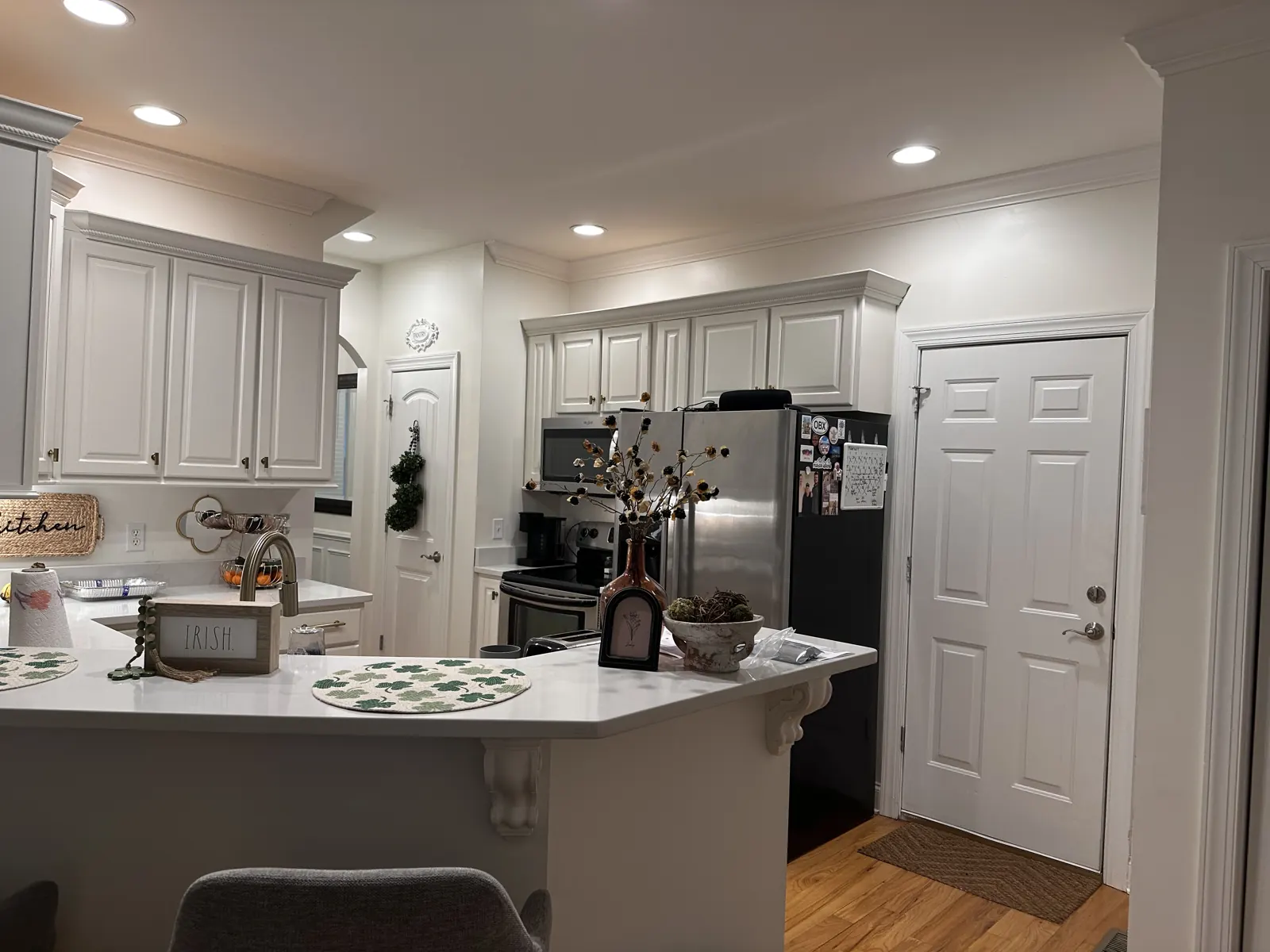 White painted raised-panel kitchen cabinets with crown molding in a Chattanooga-area kitchen